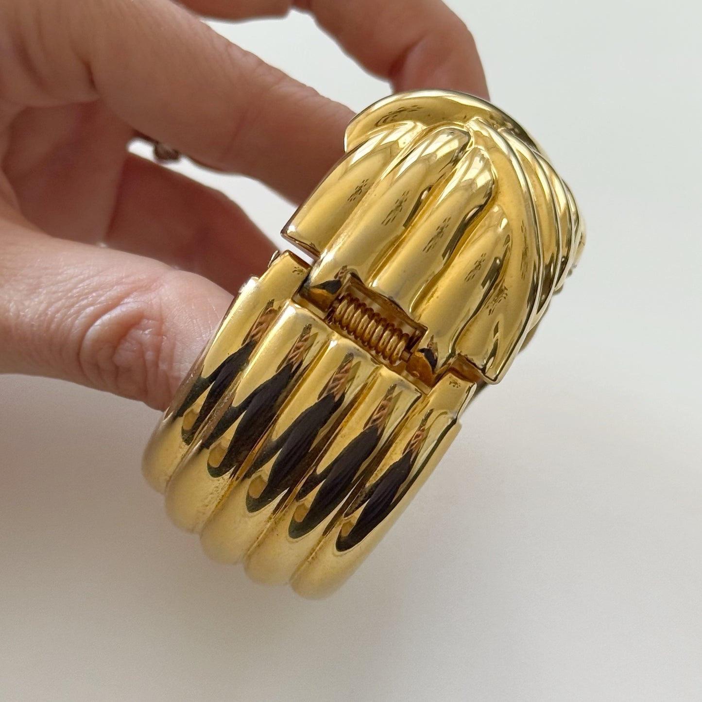 80s Chunky Swirl Bangle Bracelet