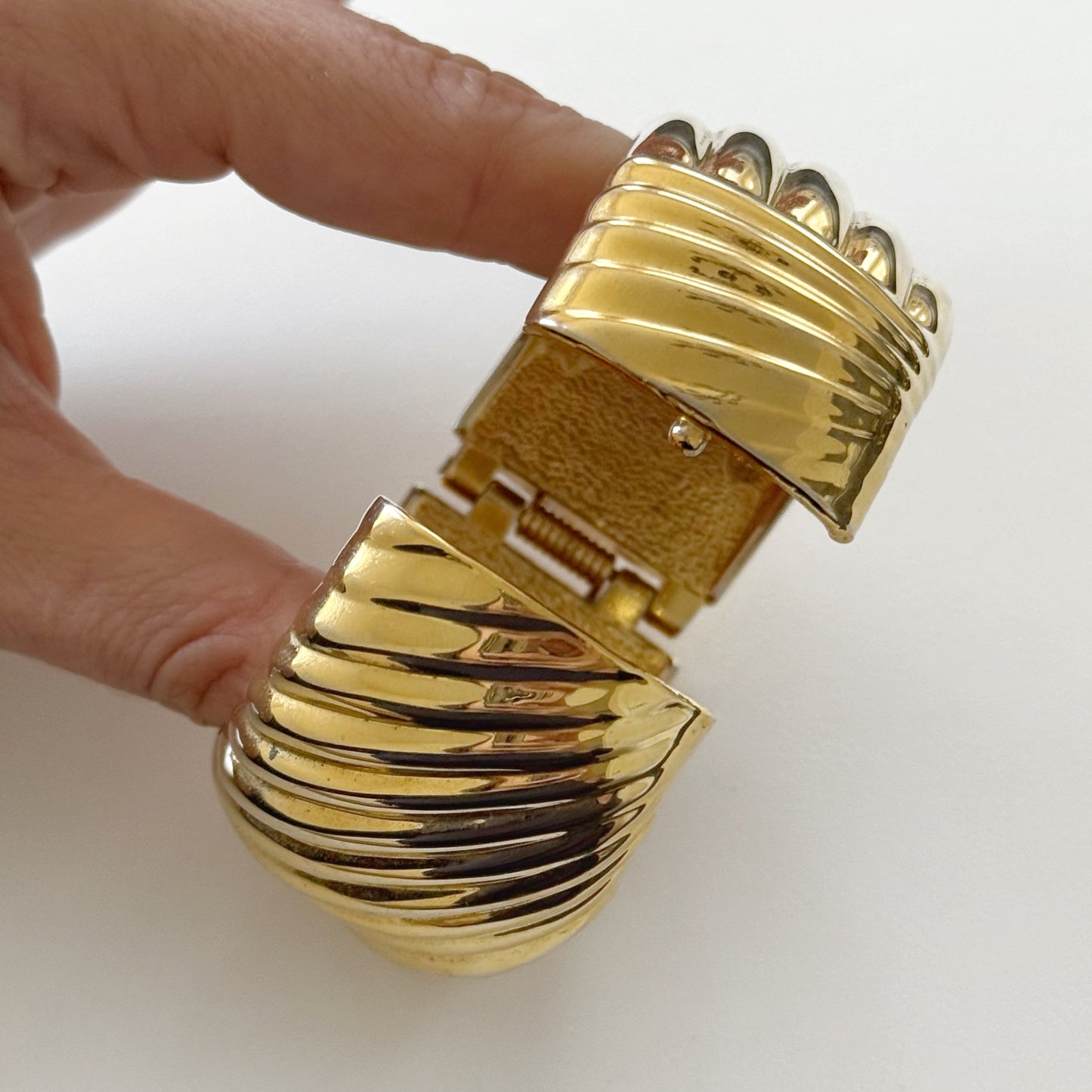 80s Chunky Swirl Bangle Bracelet