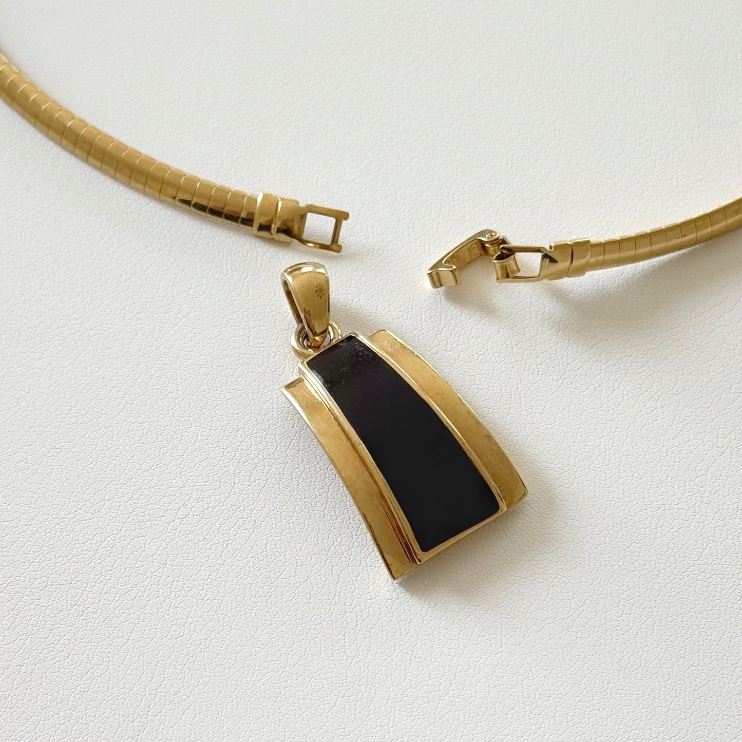 00s “Lia Sophia” Geometric Pendant on Chocker Necklace