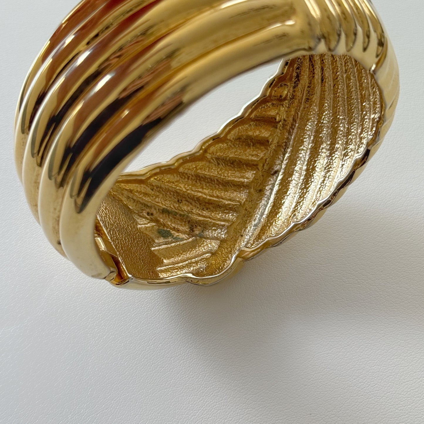 80s Chunky Swirl Bangle Bracelet