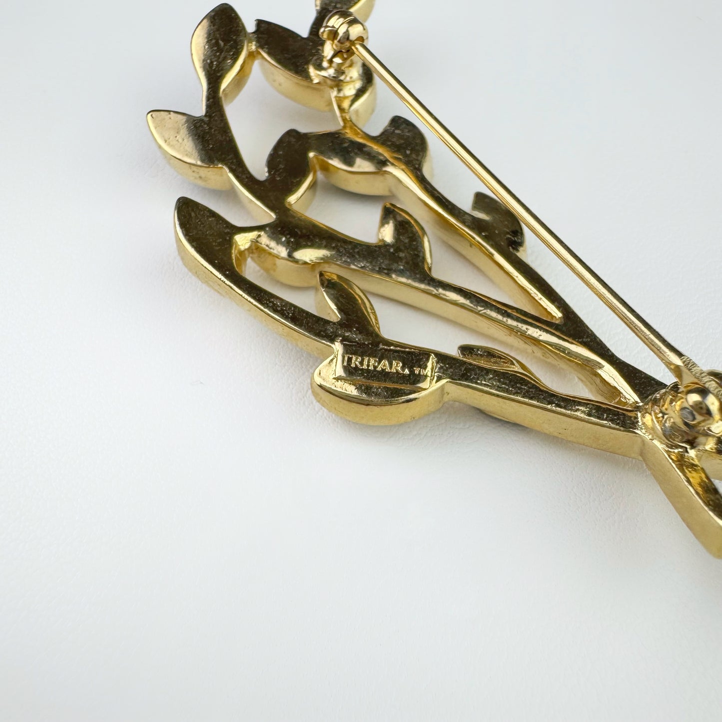 50s/60s “Trifari” Minimal Leaf Enamel Brooch