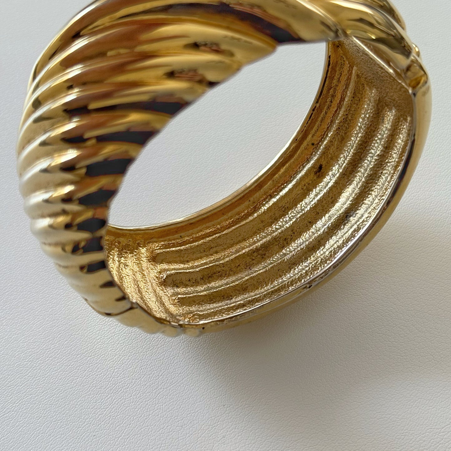 80s Chunky Swirl Bangle Bracelet