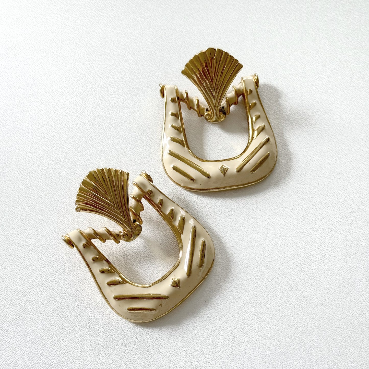 Vintage Shell Knocker Clip Earrings