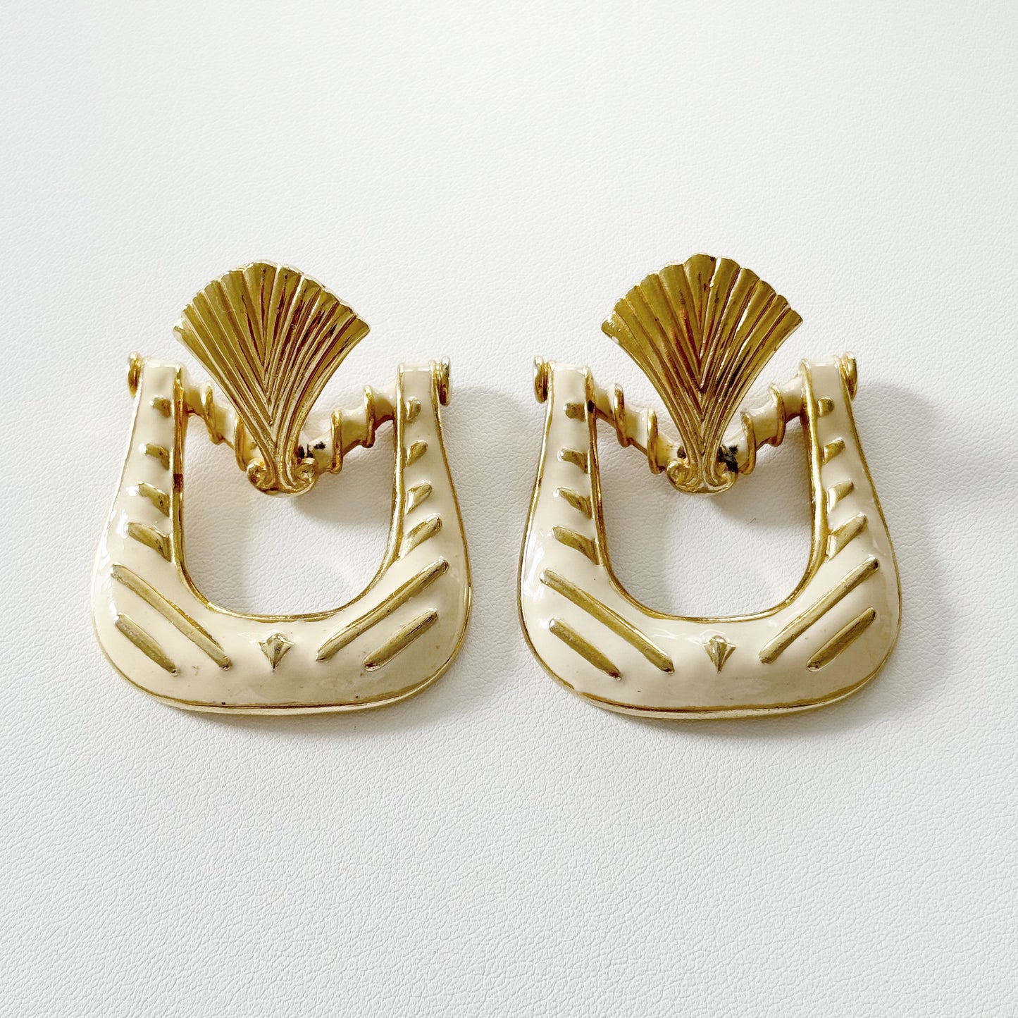 Vintage Shell Knocker Clip Earrings