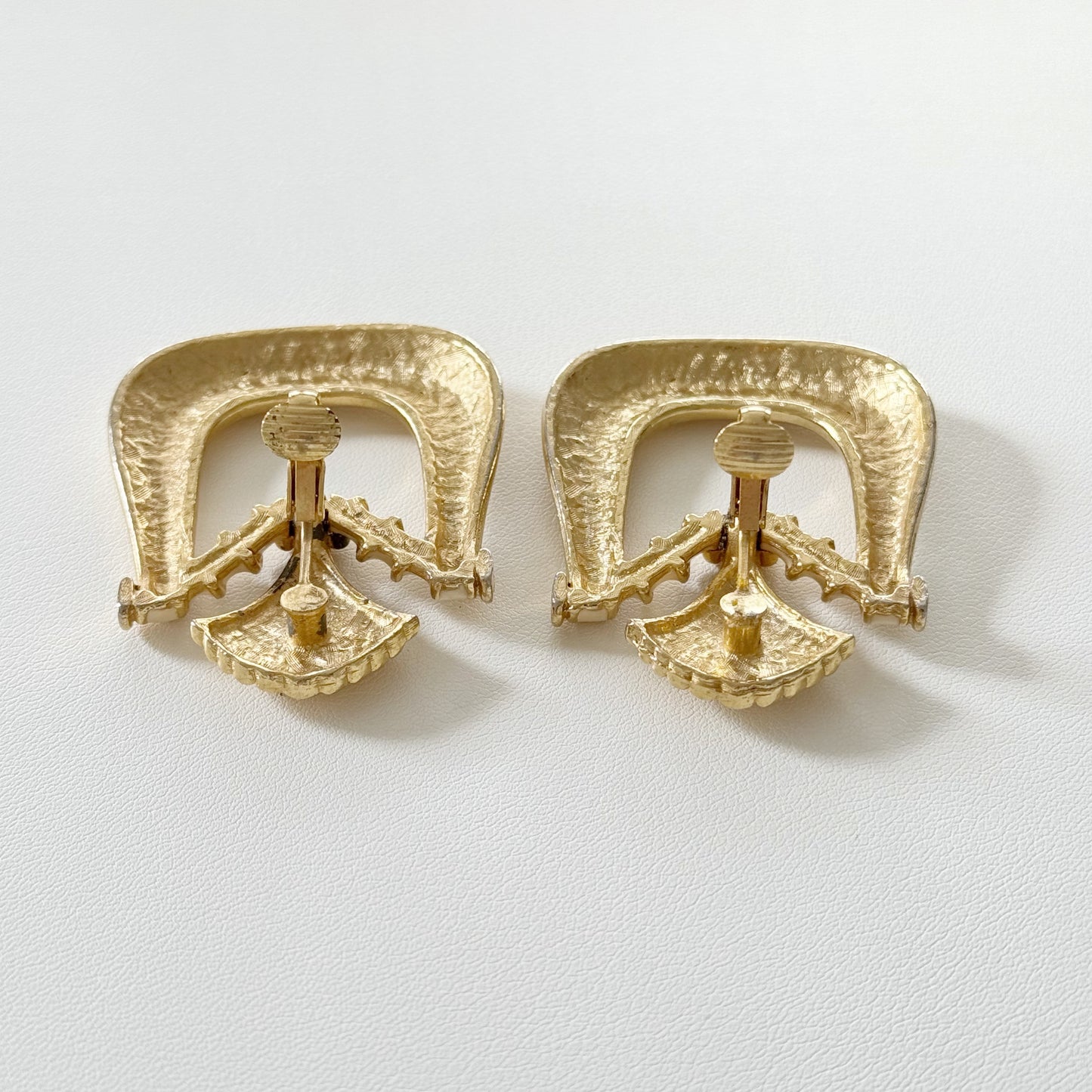Vintage Shell Knocker Clip Earrings