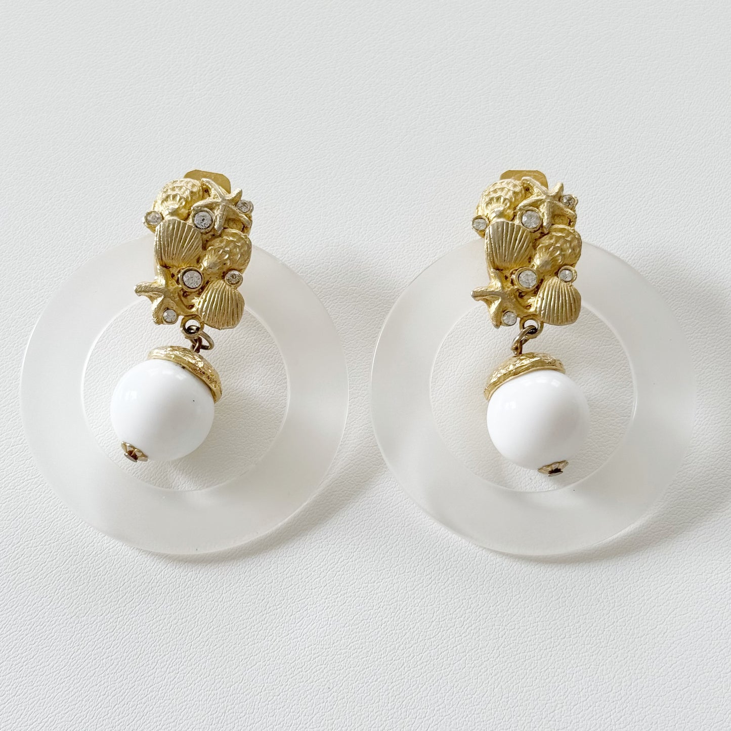 Vintage Shells Circular Dangle Clip Earrings