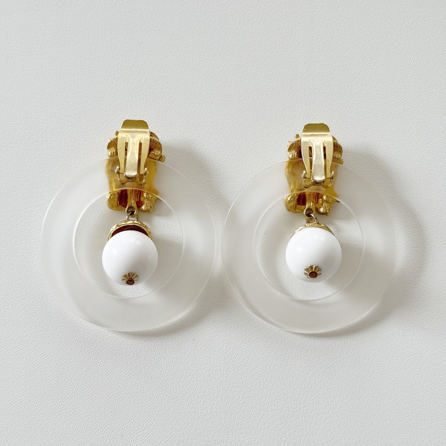 Vintage Shells Circular Dangle Clip Earrings