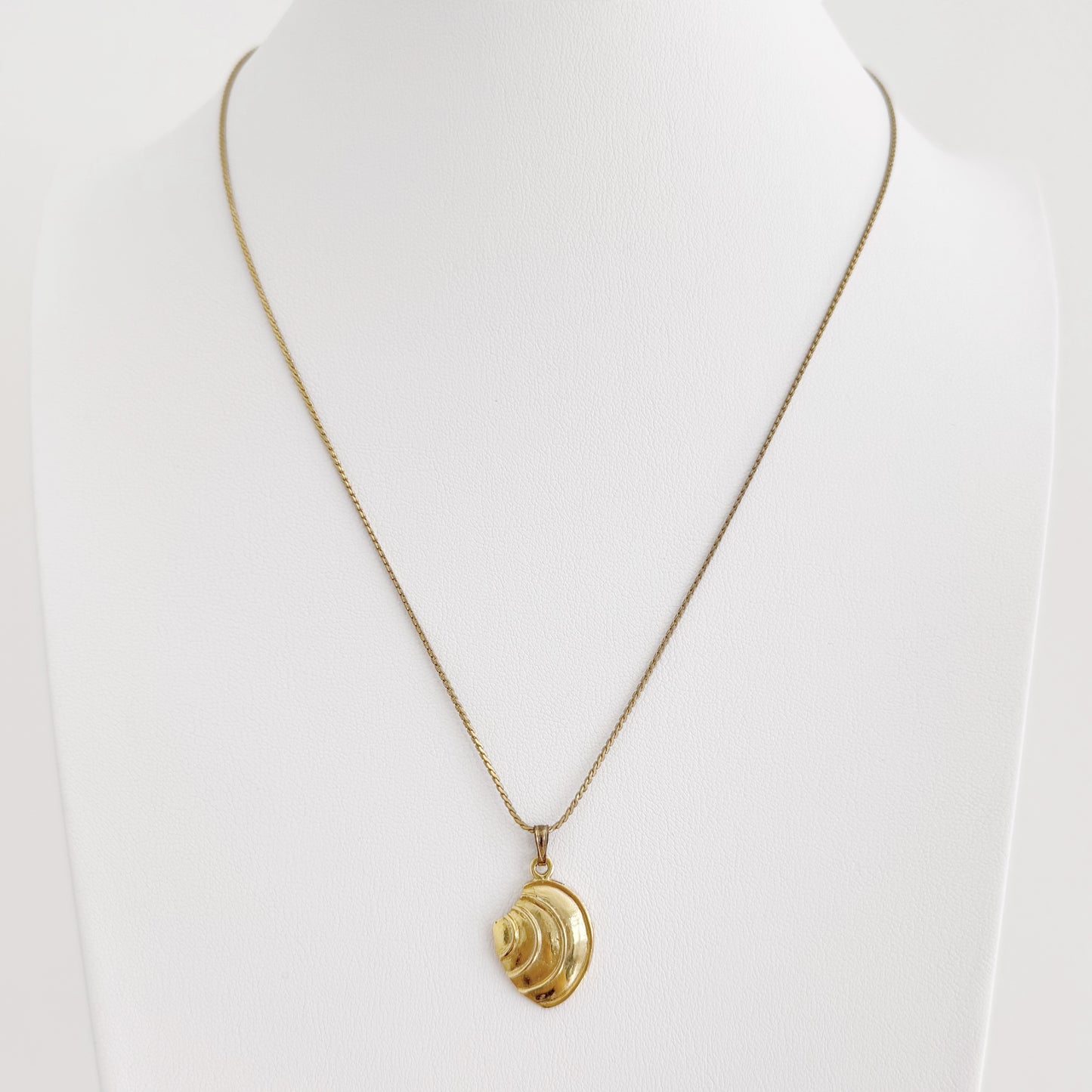 Vintage "Monet" Shell Necklace