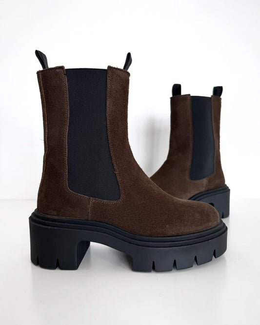Steve Madden “Wisteria” Suede Platform Lug Chelsea Boots (7.5)