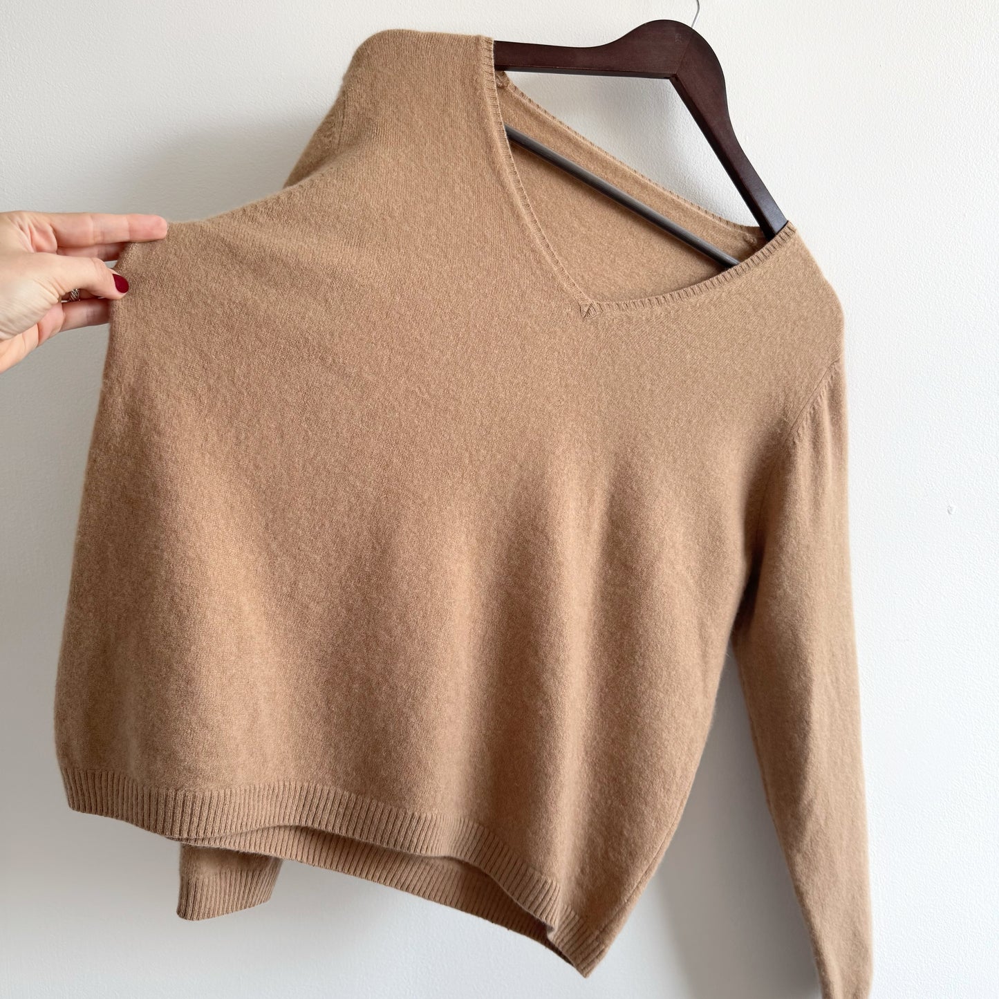 Cashmere V Neck Sweater in Camel