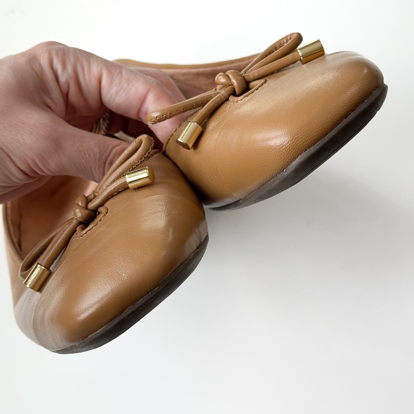 Vionic “Klara” Leather Flats (7)