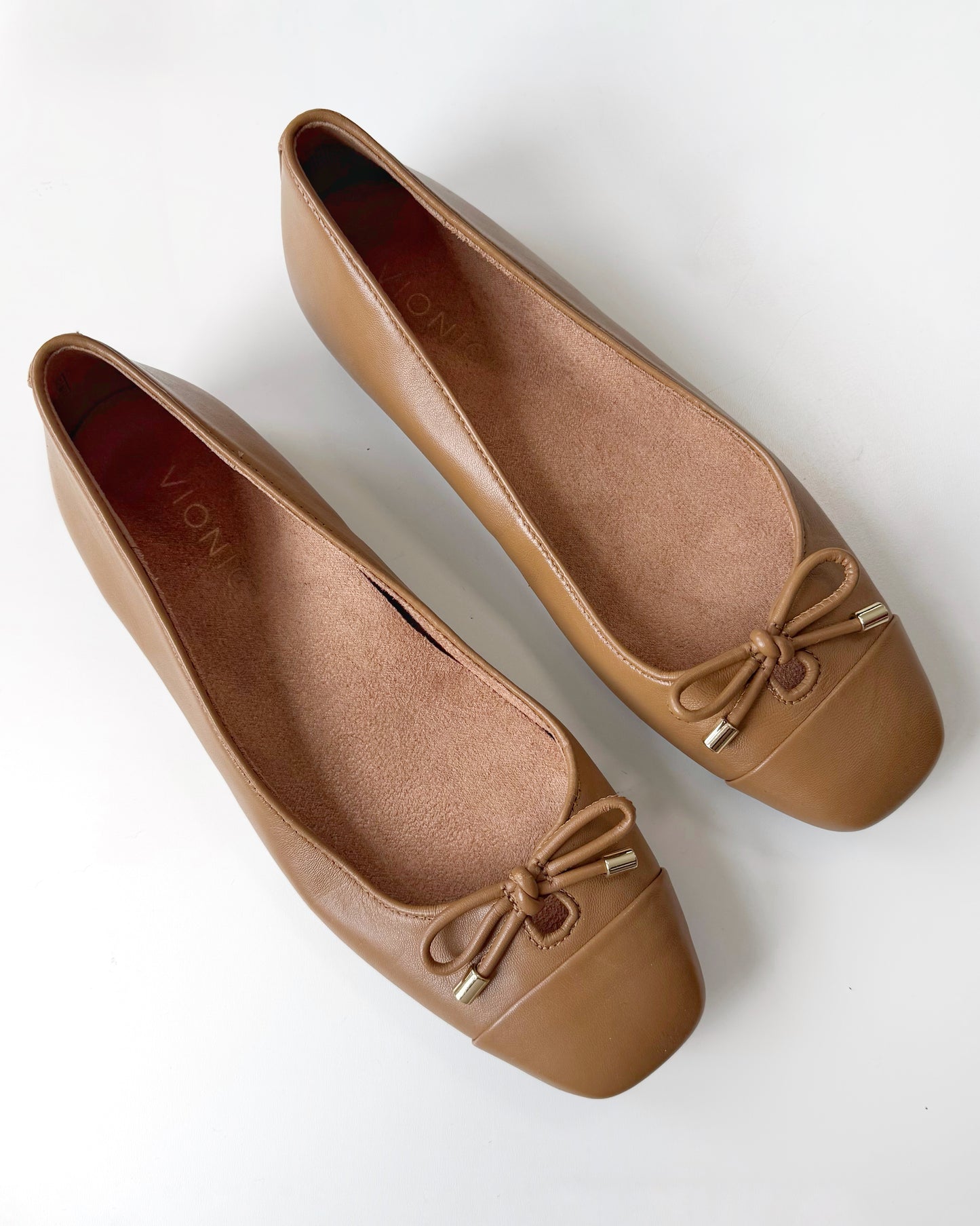 Vionic “Klara” Leather Flats (7)