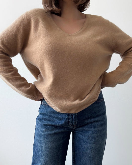 Cashmere V Neck Sweater in Camel