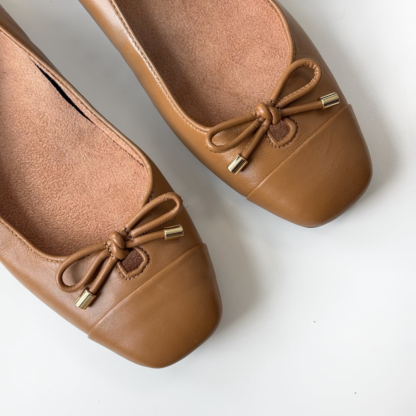 Vionic “Klara” Leather Flats (7)