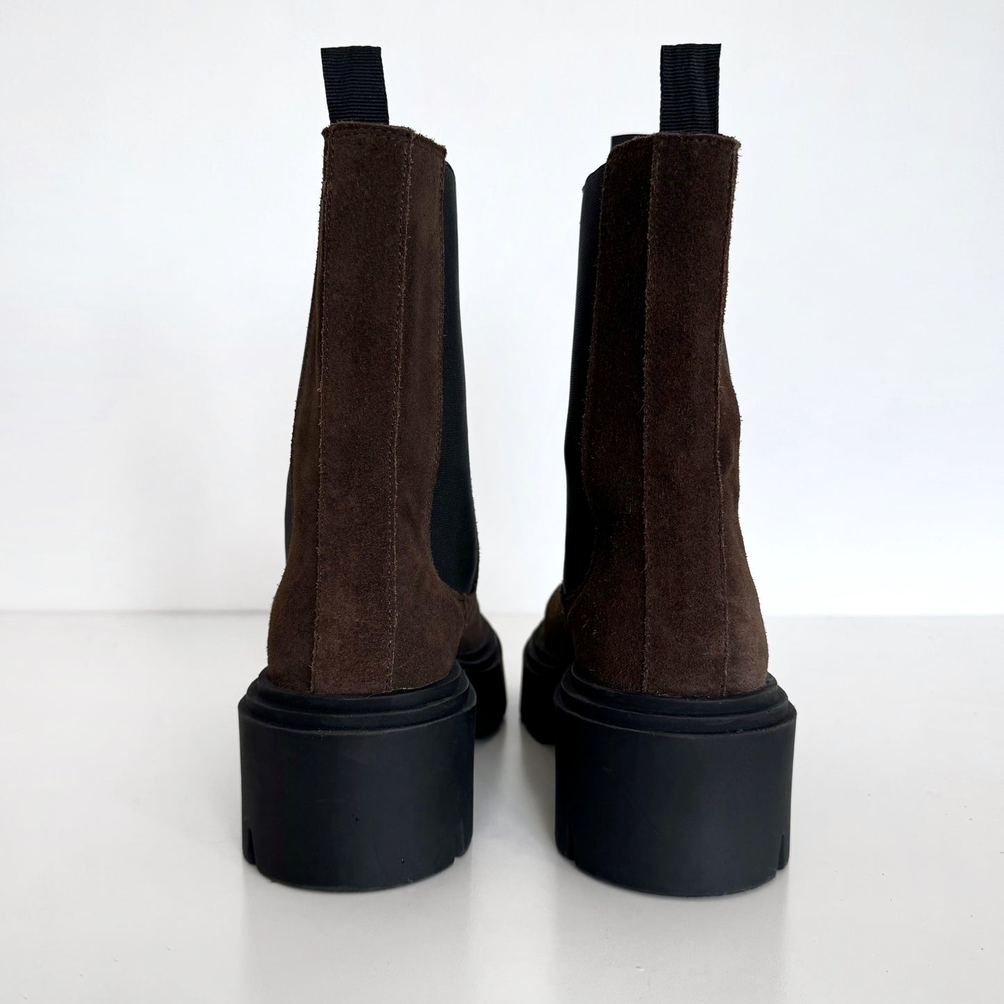 Steve Madden “Wisteria” Suede Platform Lug Chelsea Boots (7.5)