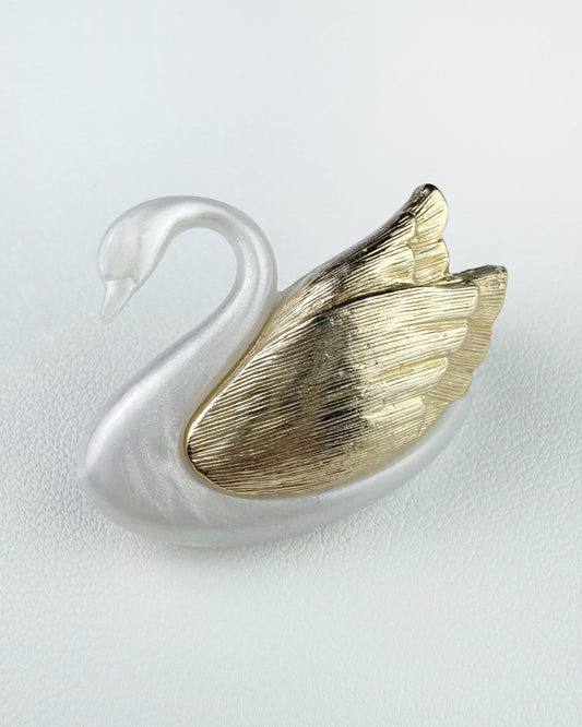 1985 “Avon” Graceful Swan Brooch