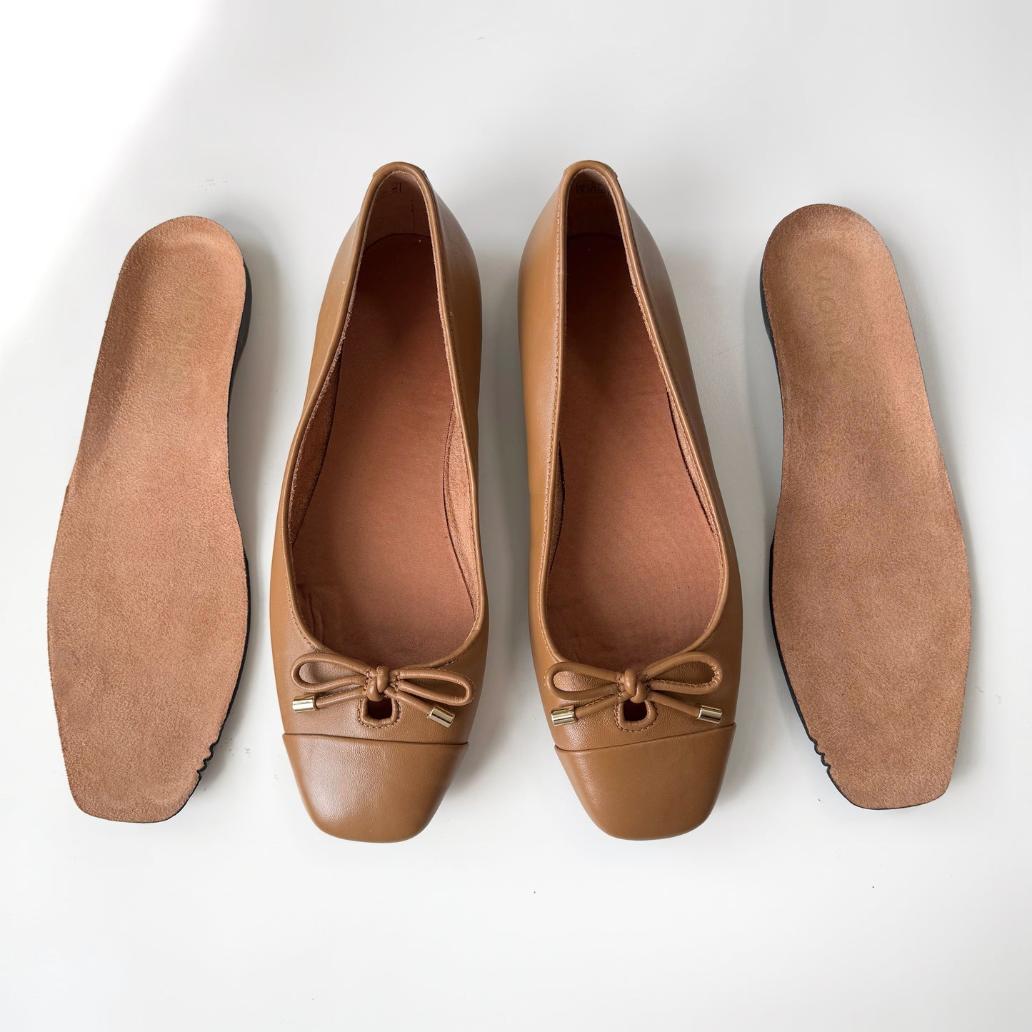 Vionic “Klara” Leather Flats (7)