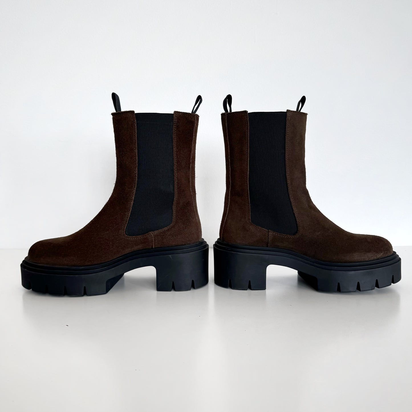 Steve Madden “Wisteria” Suede Platform Lug Chelsea Boots (7.5)