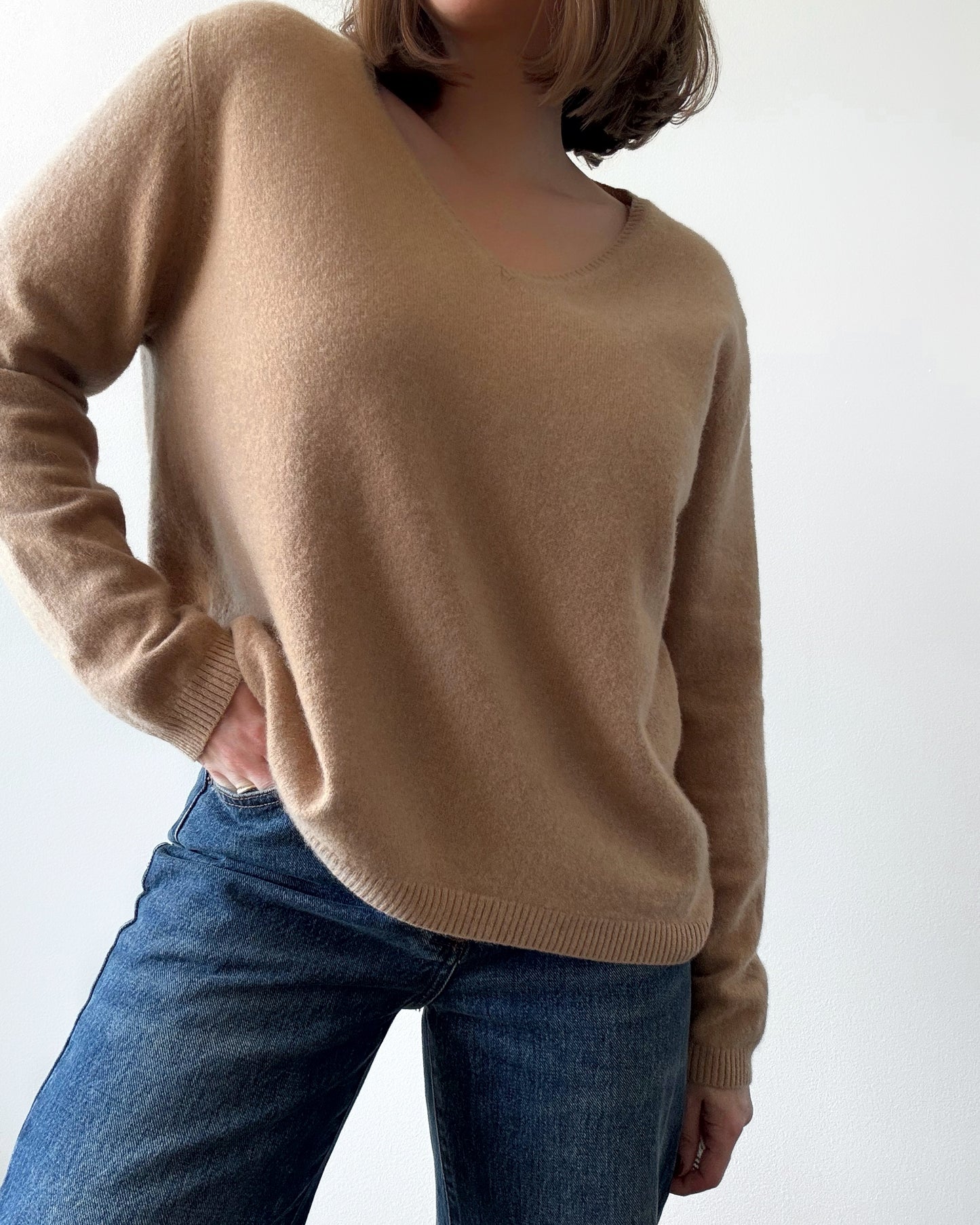 Cashmere V Neck Sweater in Camel
