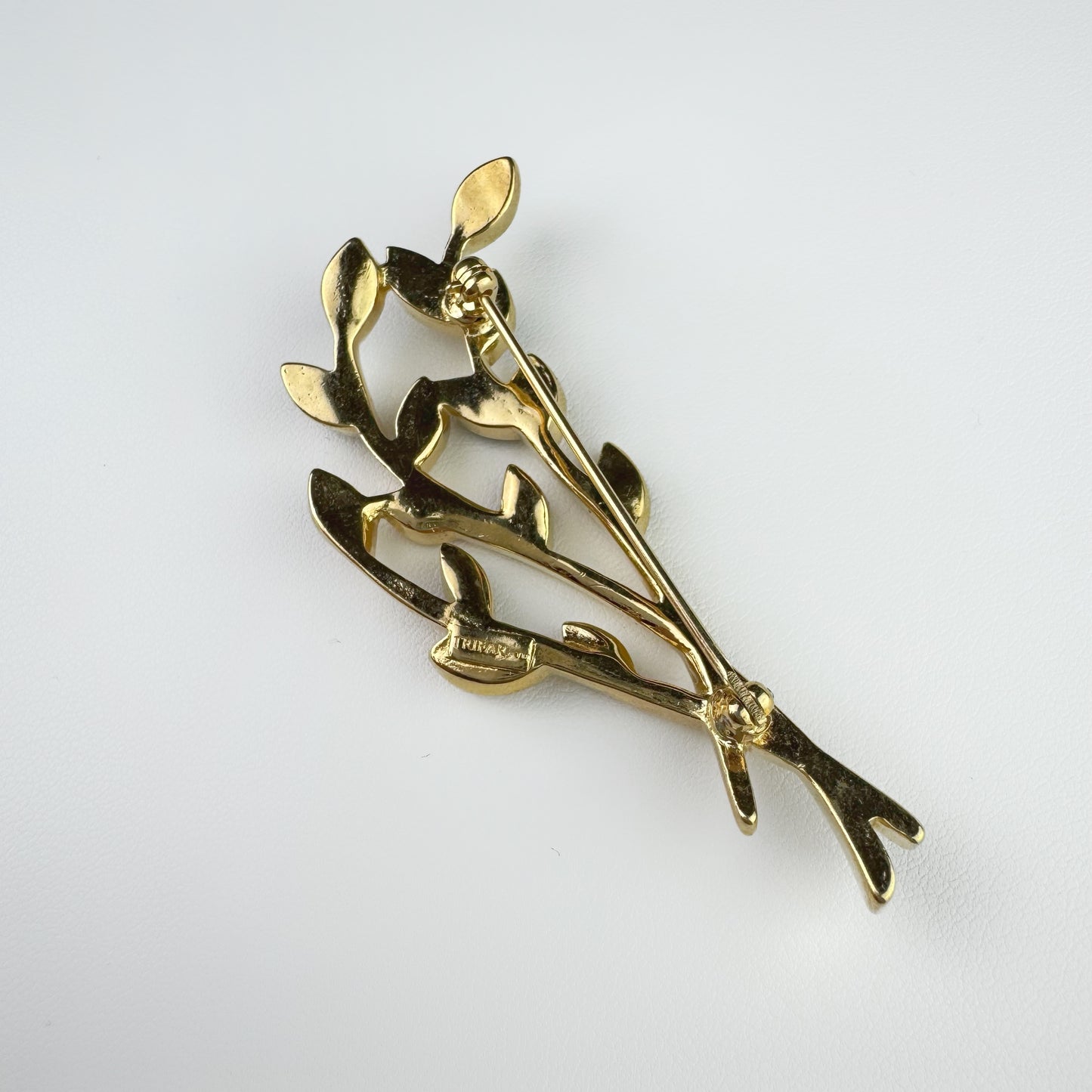 50s/60s “Trifari” Minimal Leaf Enamel Brooch