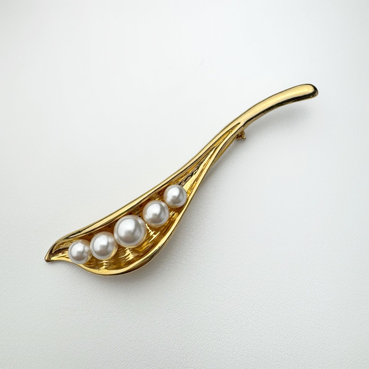 80s Pearl Pea Pod Brooch