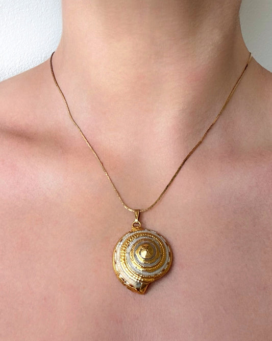Vintage Gold tone Dipped Shell Necklace