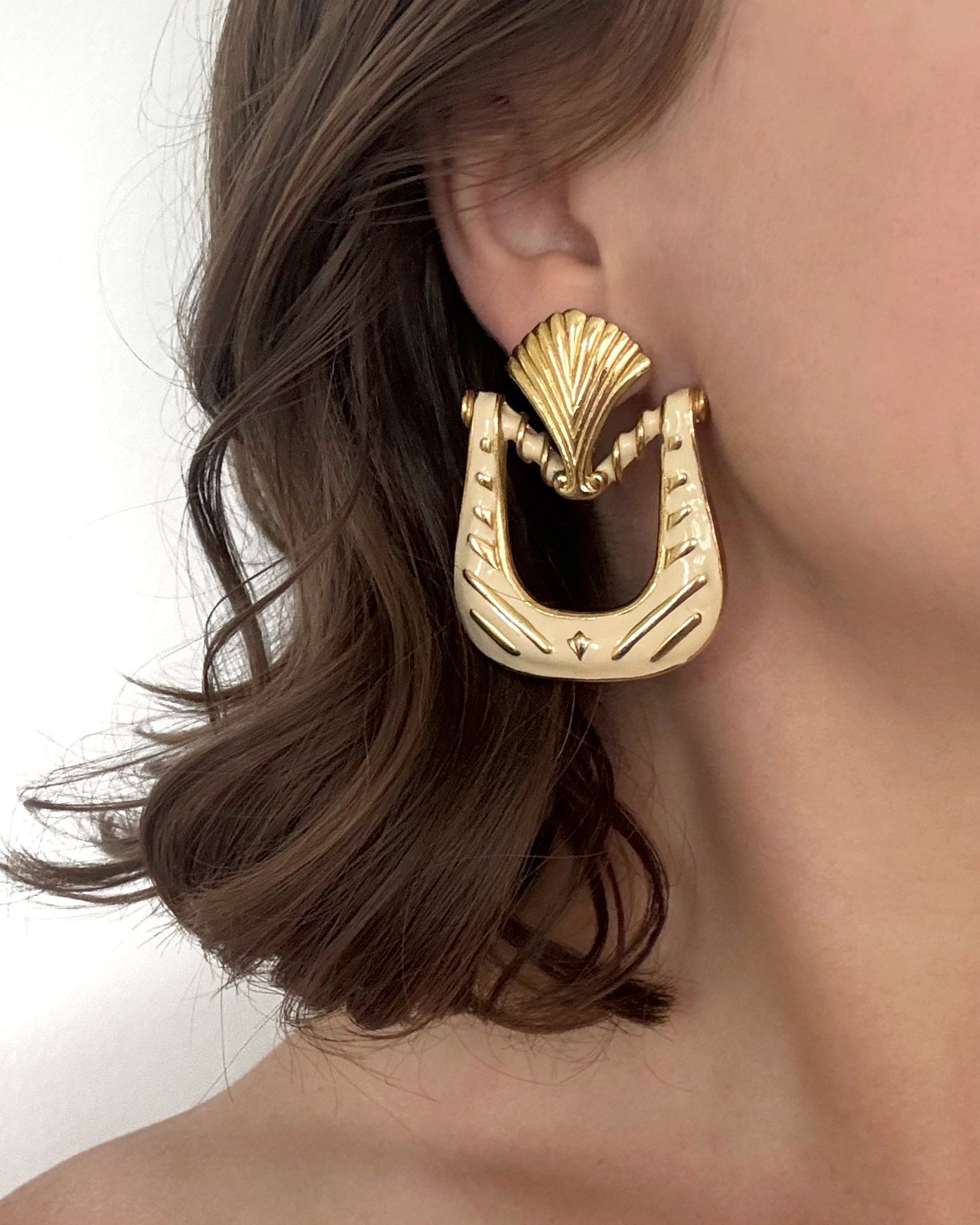 Vintage Shell Knocker Clip Earrings