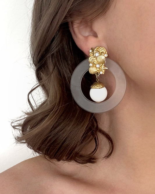 Vintage Shells Circular Dangle Clip Earrings